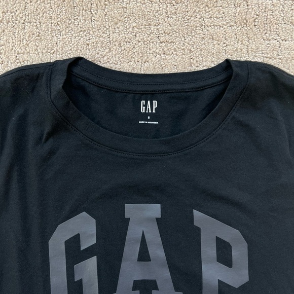 Gap Logo Tshirt - Picture 3 of 5